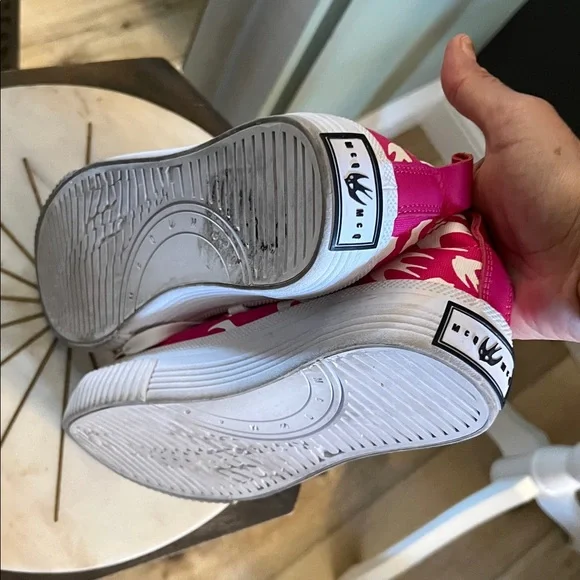 🛑 1 hour sale. McQ by Alexander McQueen, 7.5, Magenta &  White Swallows, Sneaker - Picture 5 of 14